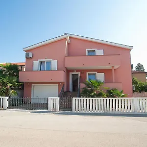 apartments-maric-umag.in-istria.net/